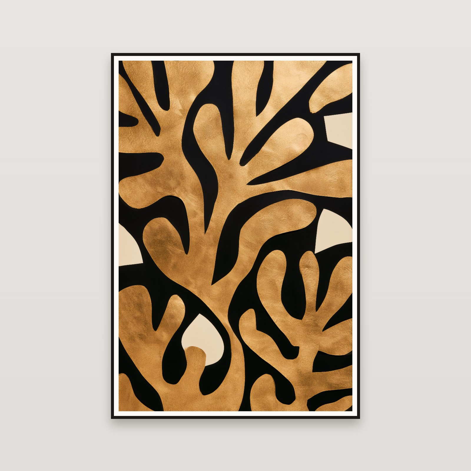 Golden Leaves on Black — emoldurada na parede